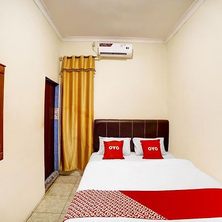 Oyo 91199 Felicia Homestay メダン エクステリア 写真