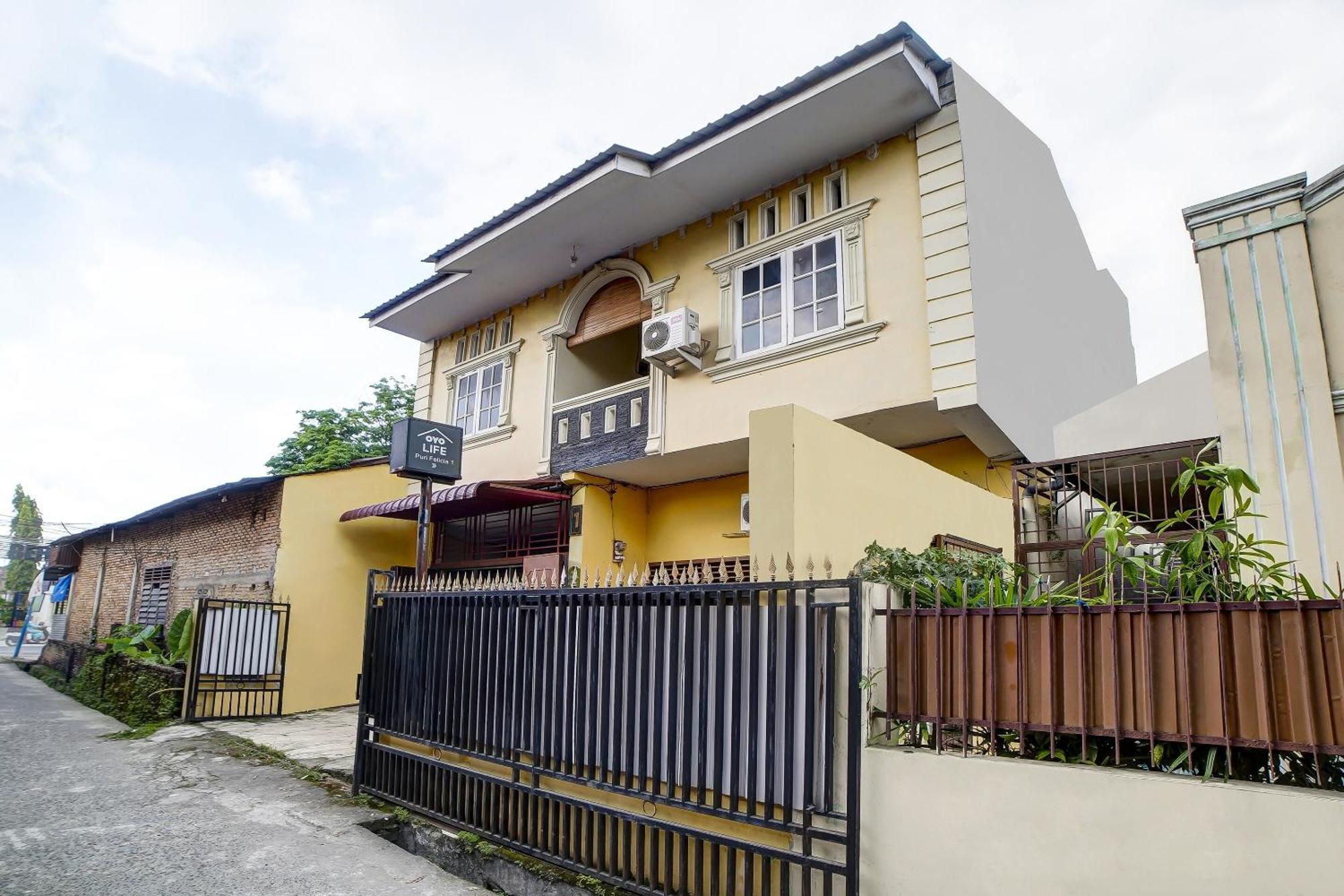 Oyo 91199 Felicia Homestay メダン エクステリア 写真